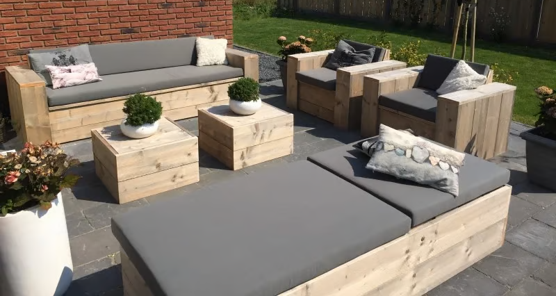 Kan kuddar till loungeset ligga ute?
